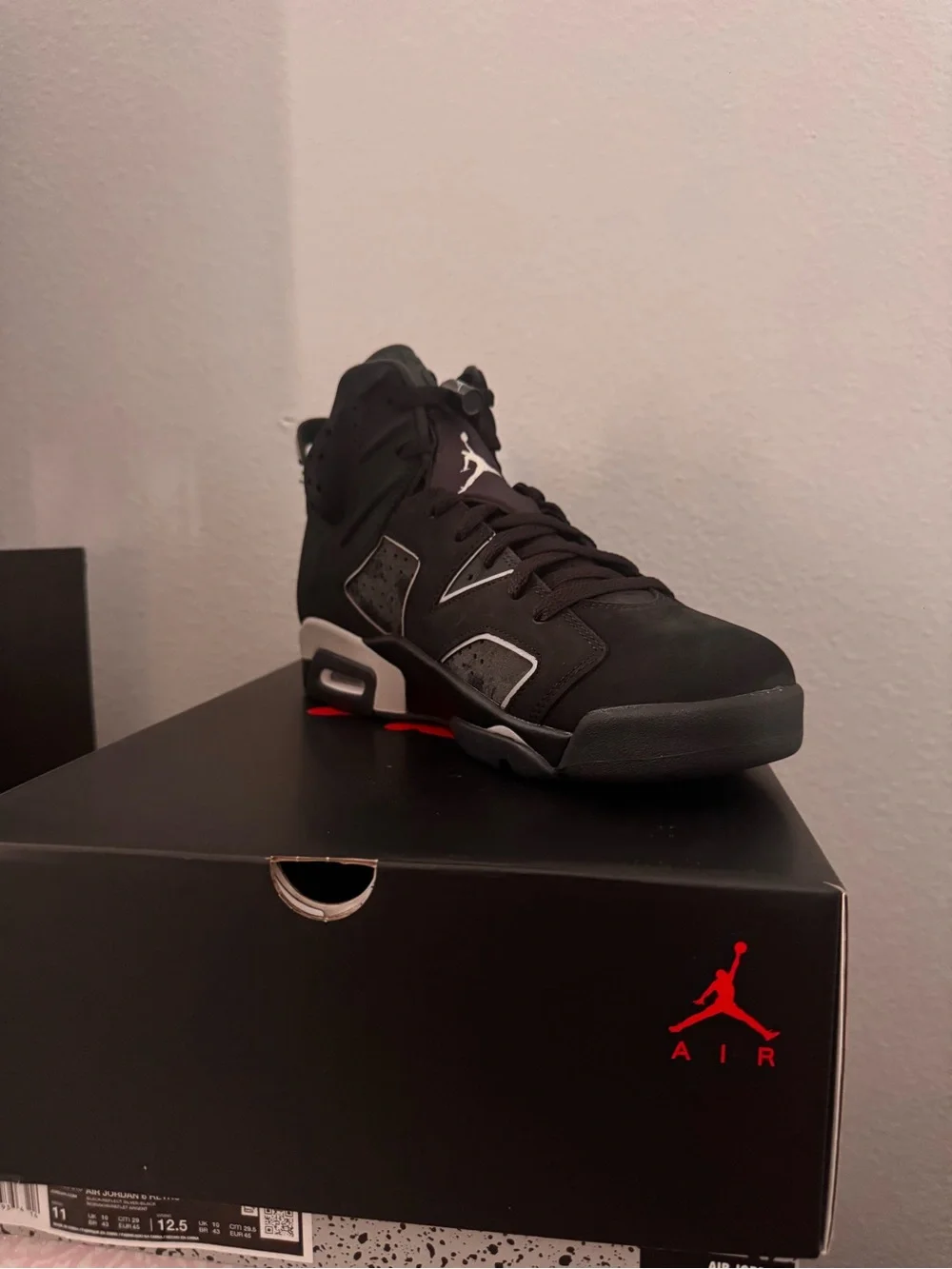 Jordan Men's Retro Basketball Sneaker - Black with Red Accents